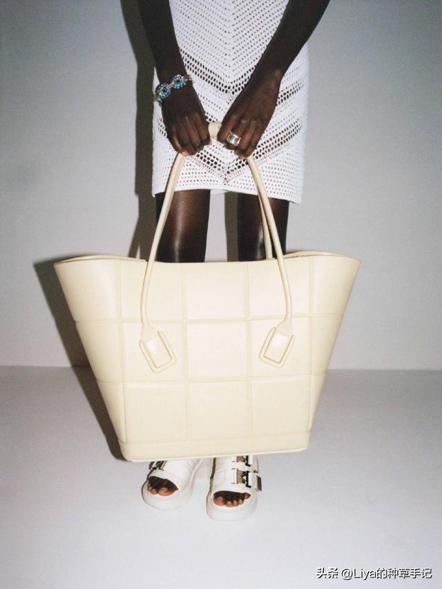 今年流行大包包，今夏最时髦的大包包都在这