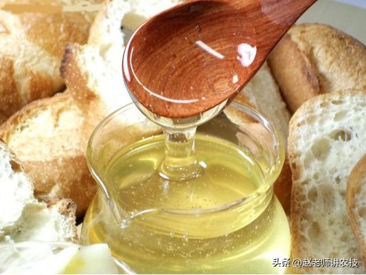 蜂蜜会变质吗能保存多长时间，很多人不知道出现这个味道就得扔了