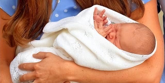 怎么判断宝宝大脑发育好不好，宝宝越早出现这个动作