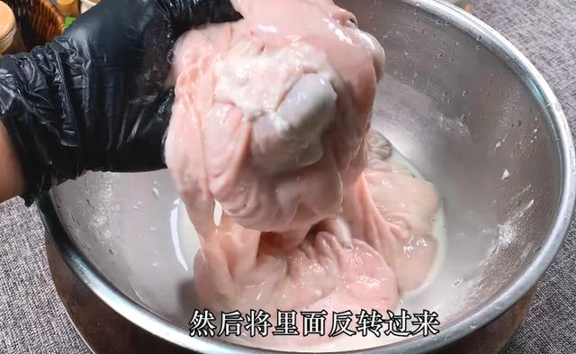 酸菜肥肠的做法，酸菜焖肥肠做法