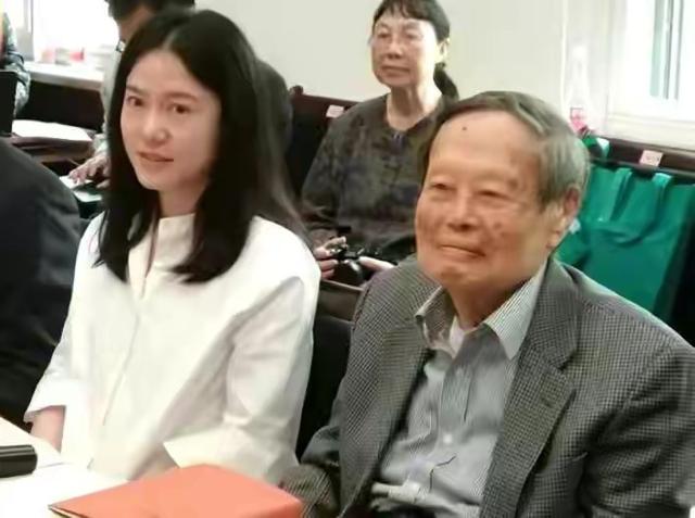 91岁杨振宁妻子是谁，杨振宁第一任妻子翁帆的个人资料