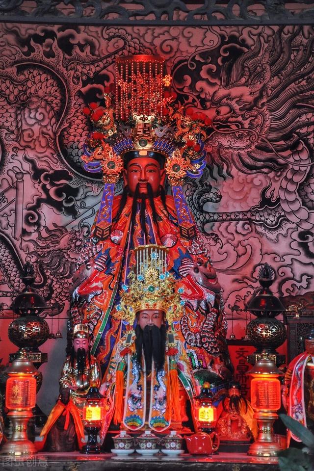 考试拜文昌帝君哪里灵验，高考来临考生家长拜