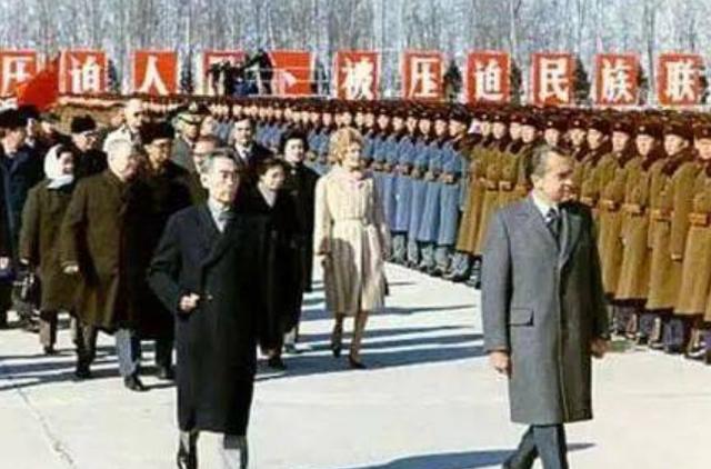 1971年美国总统尼克松访华的，美国总统尼克松第一次访华