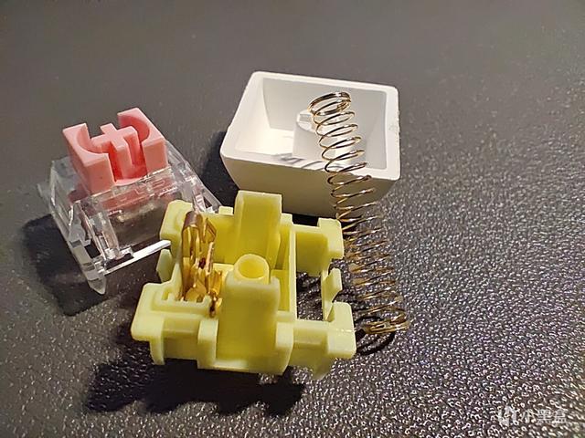 机械键盘推荐100-200 黑轴，樱桃轴已死谁在蹦迪