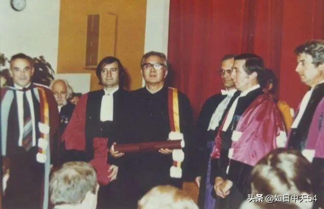 华罗庚是天才还是勤奋，运用勤奋来弥补学历的不足