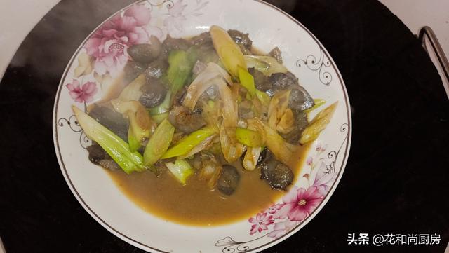 葱烧海参的最正宗做法，葱烧海参为家人做一次吧