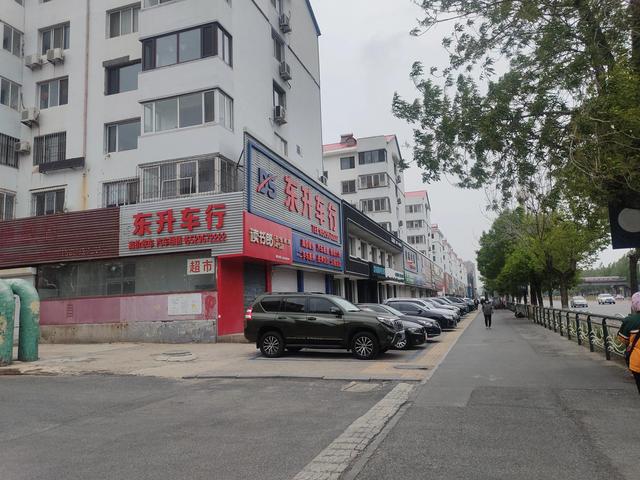 盘锦向海大道与商贸北街交叉路口，盘锦市向海大道