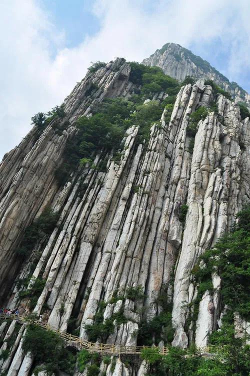 中岳嵩山有什么特点，河南嵩山为何也能称之为五岳之首