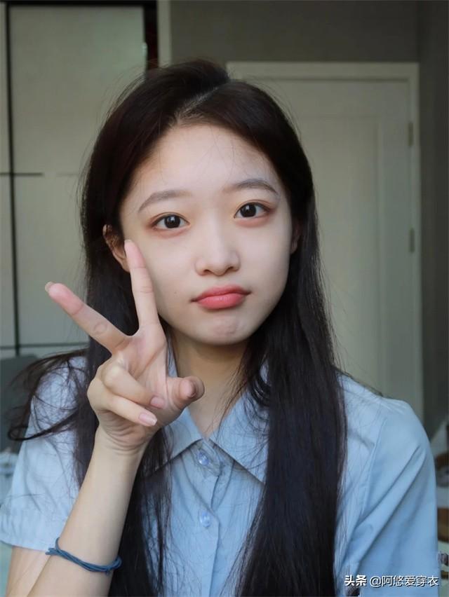 女生化妆精致还是自然好，“长期素颜”和“长期化妆”的女生