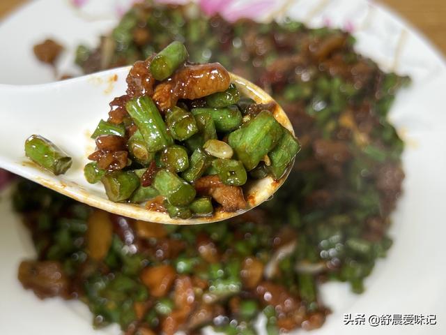 干豆角炖五花肉，怎样做干豆角炖五花肉（干豆角炖五花肉做法）