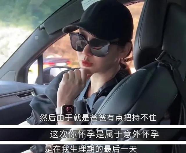 戚薇刚生完孩子时拍的综艺节目，《我家小两口》本周六温暖收官