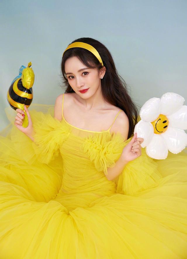 杨幂的生日多少，杨幂36岁生日且出道20周年