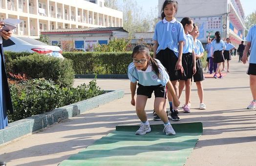 新手怎么练习跑步姿势，体育老师秘籍之