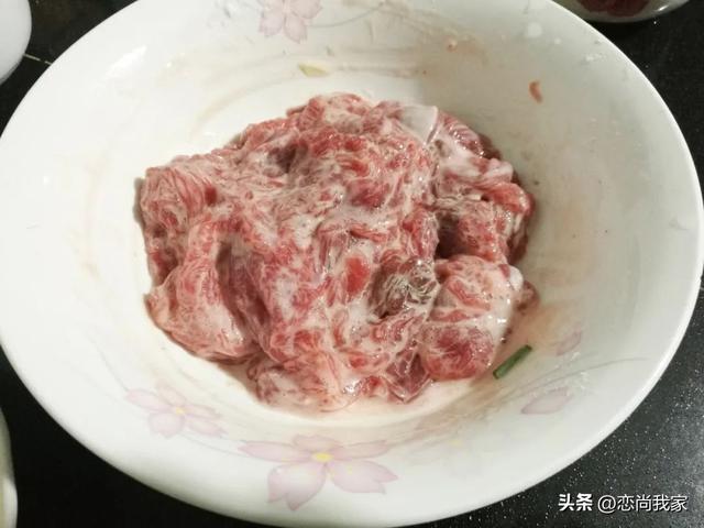 羊肉配什么菜好吃，这个季节吃羊肉配什么菜好吃（羊肉片别总是涮着吃）