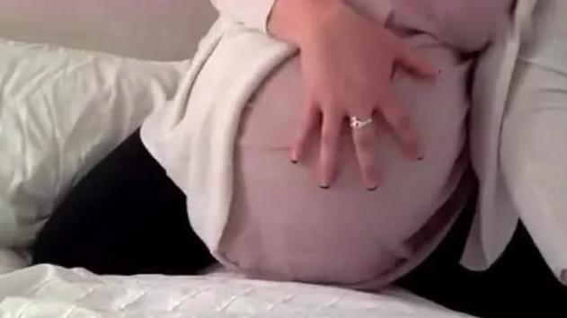 外国孕妇孕肚变化，国外孕妈晒自己孕期记录