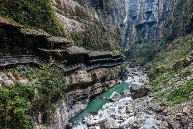 天山神秘大峡谷地貌特征，北纬30度上的大峡谷