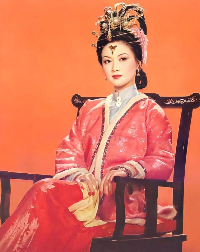 红楼梦第十五回，红楼梦第十五回赏析（红楼梦解读第十五回）