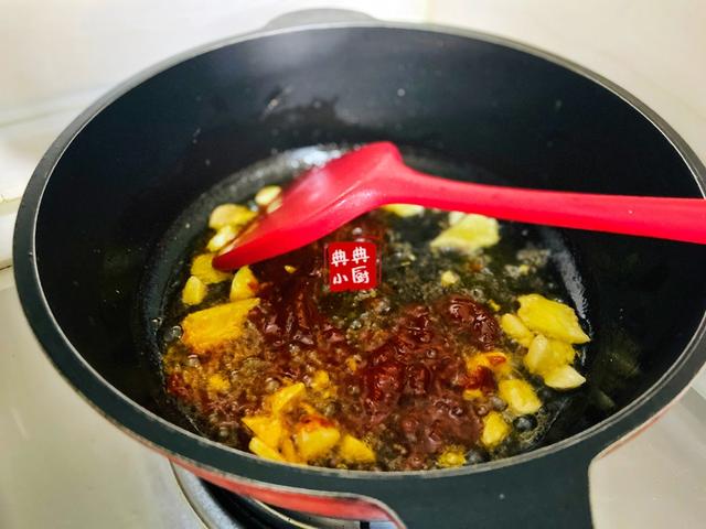 毛豆米怎么做好吃，五香毛豆米怎么炒好吃（毛豆别光用来炒着吃了）