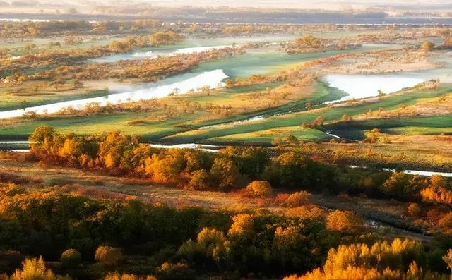 火车沿途风景最佳路线夏天，国内这些赏秋火车路线