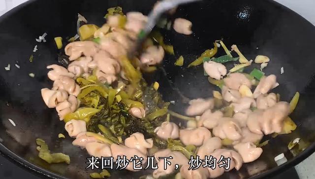 酸菜肥肠的做法，酸菜焖肥肠做法