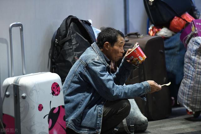 春运火车票为什么那么难买，为啥春运火车票