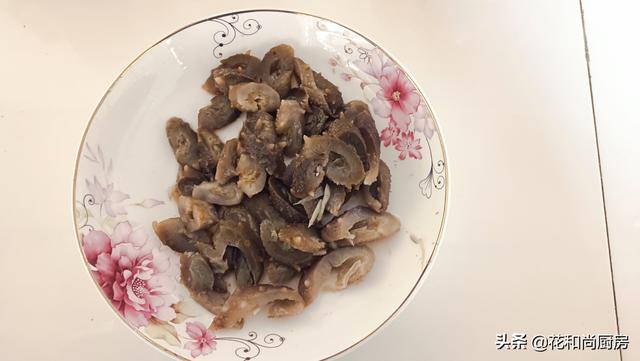 葱烧海参的最正宗做法，葱烧海参为家人做一次吧