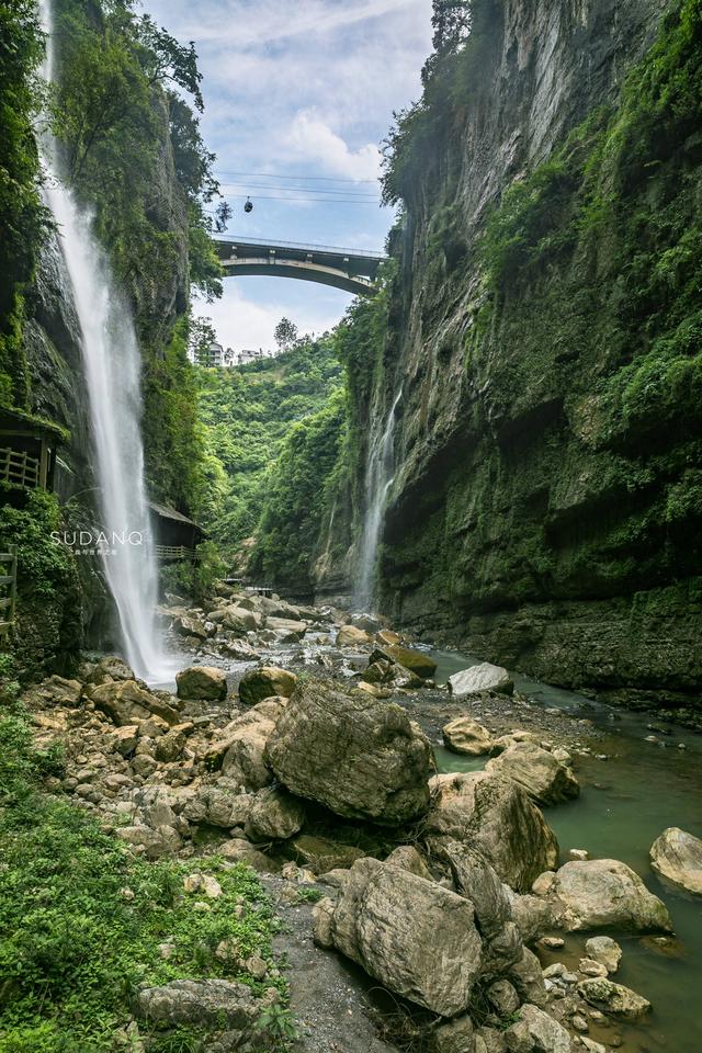 天山神秘大峡谷地貌特征，北纬30度上的大峡谷