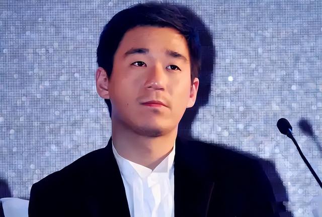 张默与童谣是现在很红的童谣吗，同样是见证童谣蜕变的人