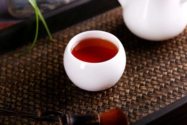 春茶和夏茶有什么不同，春茶、夏茶、秋茶、冬茶有啥区别