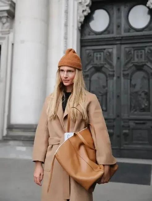 驼色大衣搭配图片，让你从20岁优雅到60岁的驼色大衣（驼色大衣怎么穿搭有气场）