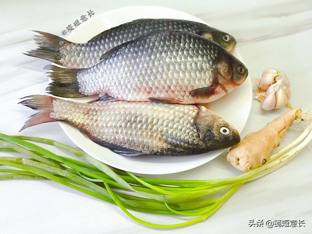 香酥鲫鱼最正宗做法，上桌连骨头都不剩