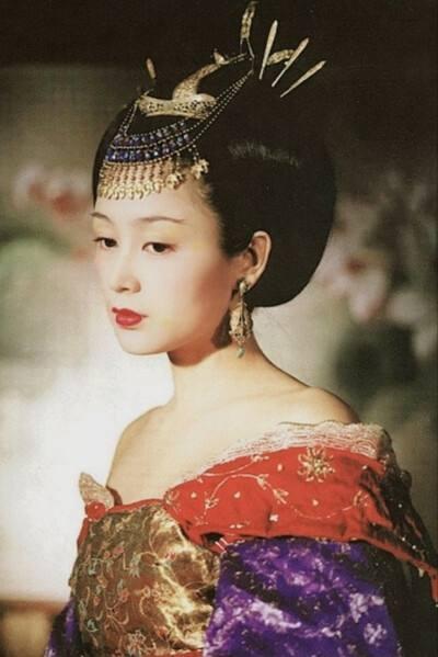 没有整过容的女明星，90年没整过容的女明星（“不老女神”现原形）