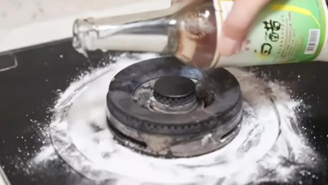 白醋的10个小妙用，把白醋倒在手心一搓