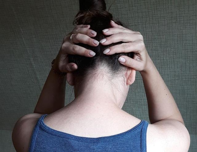 8个颈部按摩手法，4种颈部自我按摩技巧