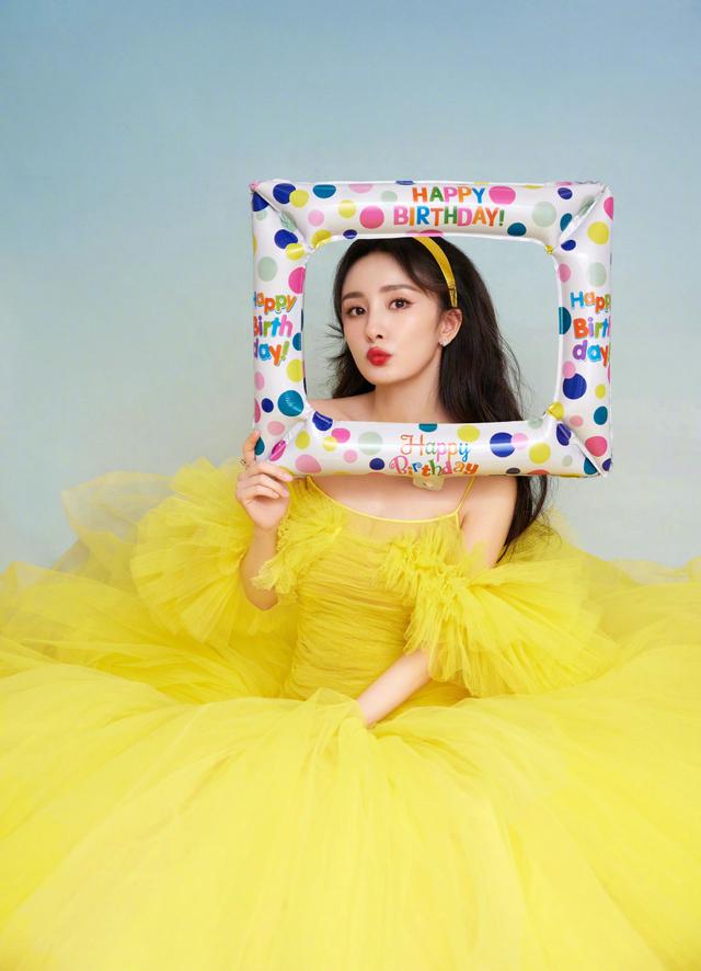 杨幂的生日多少，杨幂36岁生日且出道20周年