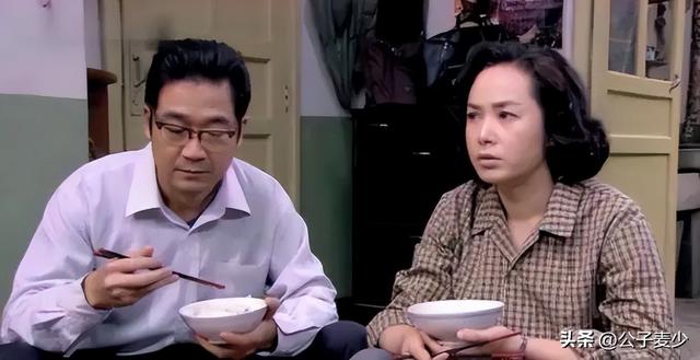 顾长卫张静初关系，曝蒋雯丽包养2名男大学生