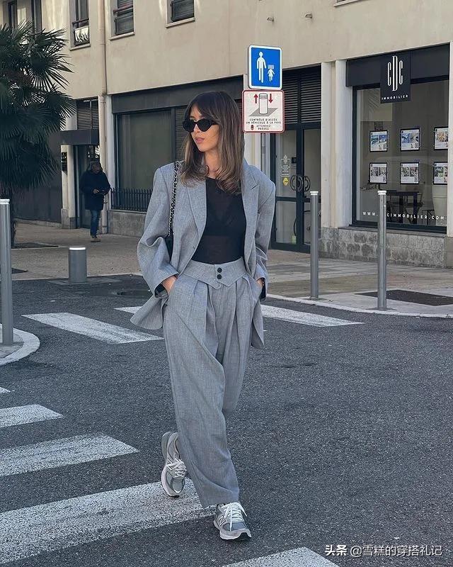 长裙配什么鞋子，配长裙穿什么鞋一年四季都可以（女人只需备齐这）