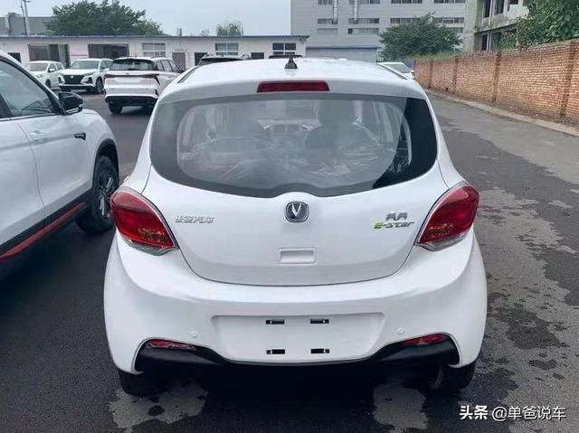 长安奔奔新能源汽车，长安奔奔新能源e-star2022款车评（2023款长安奔奔E-Star上市）