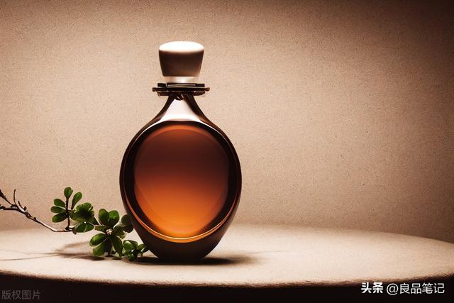 什么香水有腋臭味(有什么香水是可以喷在腋下的吗)