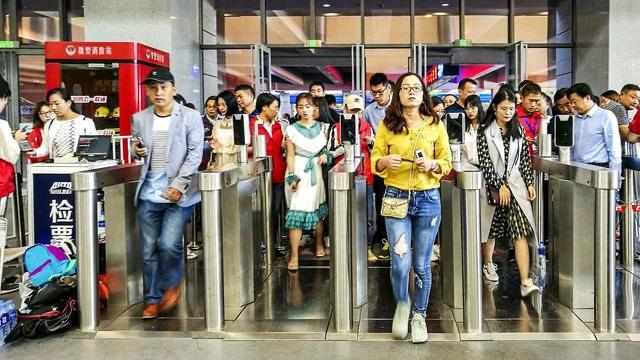 没要身份证能坐火车吗，没带身份证可以坐火车吗