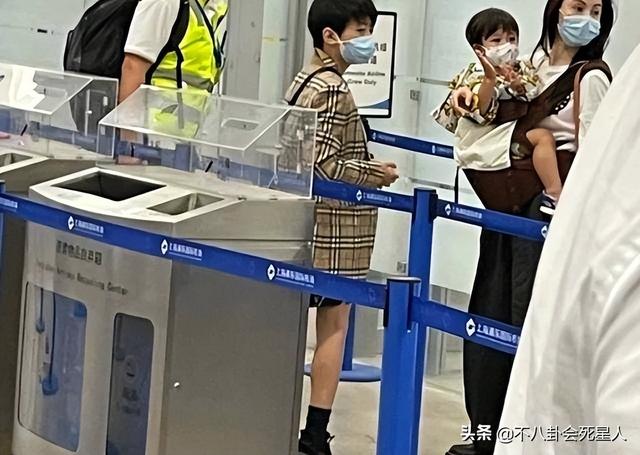 李嘉欣和儿子最近照，李嘉欣儿子或继承4百亿