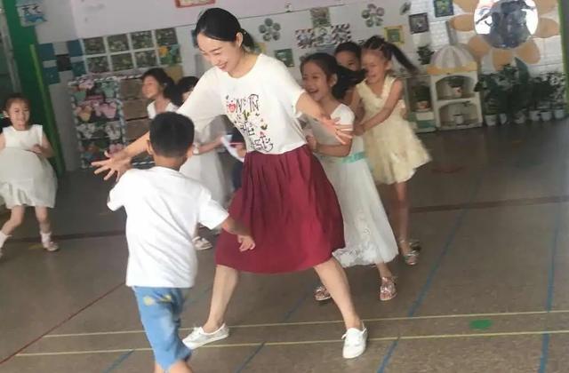 幼师一般工资多少，幼师最低工资一般多少（中小学和幼儿园教师工资那些事儿）