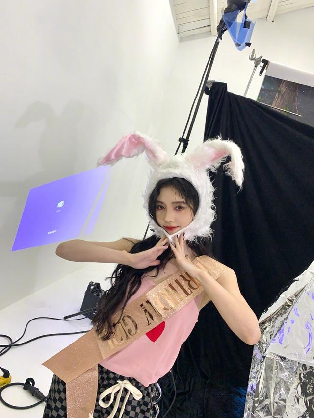 鞠婧祎14岁帅照，鞠婧祎14岁旧照被爆出