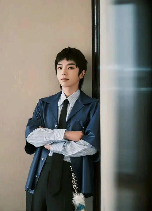 华晨宇与张碧晨，华晨宇与张碧晨事件解析（两次亲子鉴定照曝光女方不悦）