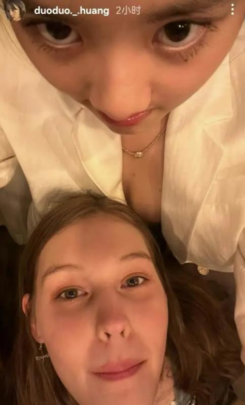 20岁黄多多近照，100亿资产黄磊这样培养女儿黄多多