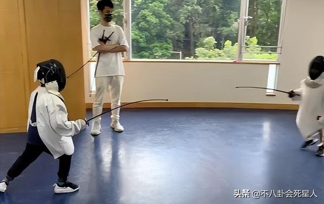 李嘉欣和儿子最近照，李嘉欣儿子或继承4百亿