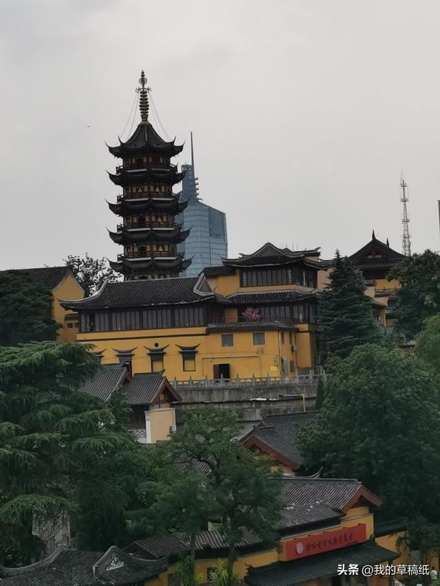 鸡鸣寺在哪个城市，古鸡鸣寺地点（天太热，南京鸡鸣寺的樱花开了）