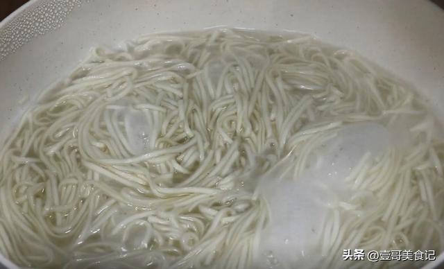 面条怎么煮好吃又简单，十种超好吃的面条做法（这个超级简单的清汤面）