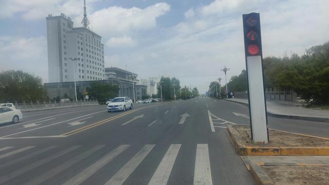 盘锦向海大道与商贸北街交叉路口，盘锦市向海大道