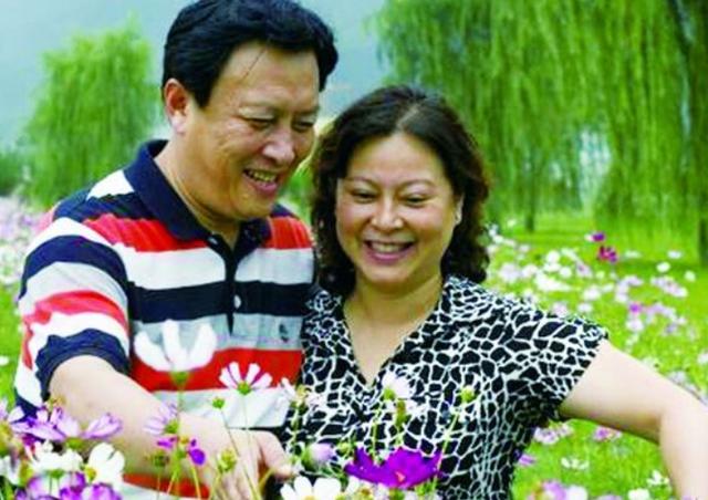 唐国强的妻子是谁，唐国强两段婚姻（唐国强前妻和现任是谁）